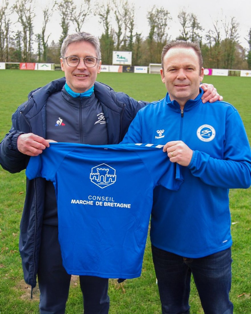 Remise des maillots pour l'école de foot